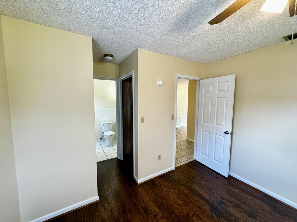 For Sale: $225,000 (2 beds, 2 baths, 1116 Square Feet)