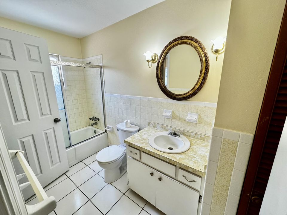 For Sale: $225,000 (2 beds, 2 baths, 1116 Square Feet)