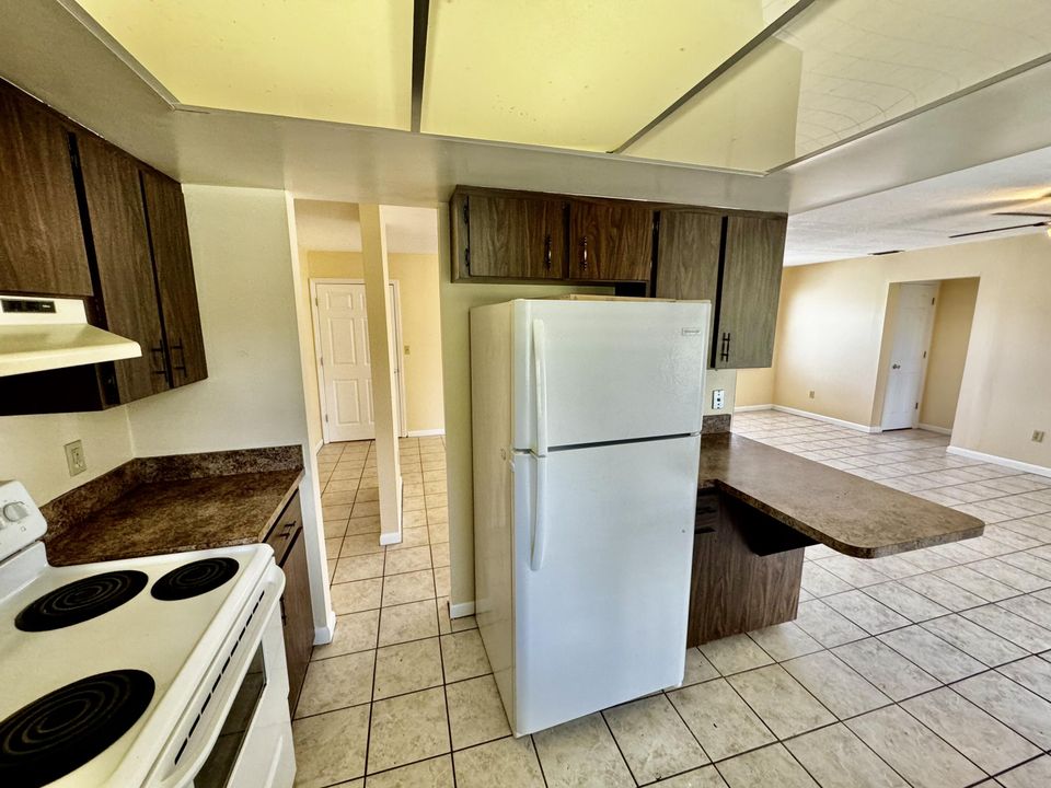 For Sale: $225,000 (2 beds, 2 baths, 1116 Square Feet)