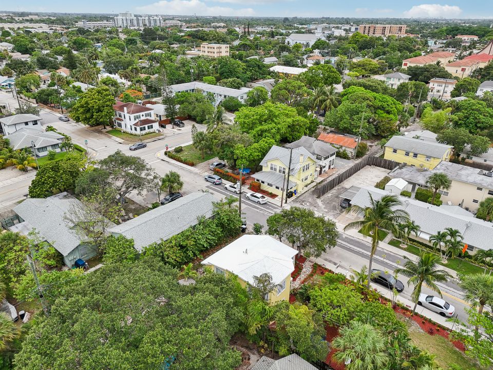 For Sale: $699,000 (3 beds, 2 baths, 1516 Square Feet)