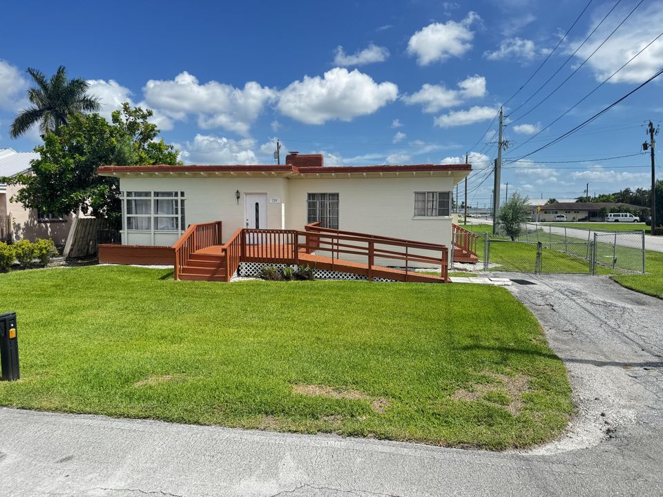 For Sale: $215,000 (3 beds, 2 baths, 1429 Square Feet)