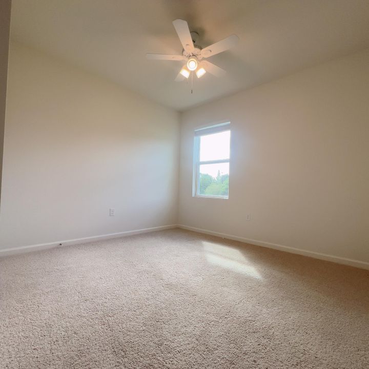 For Rent: $2,700 (4 beds, 2 baths, 1828 Square Feet)