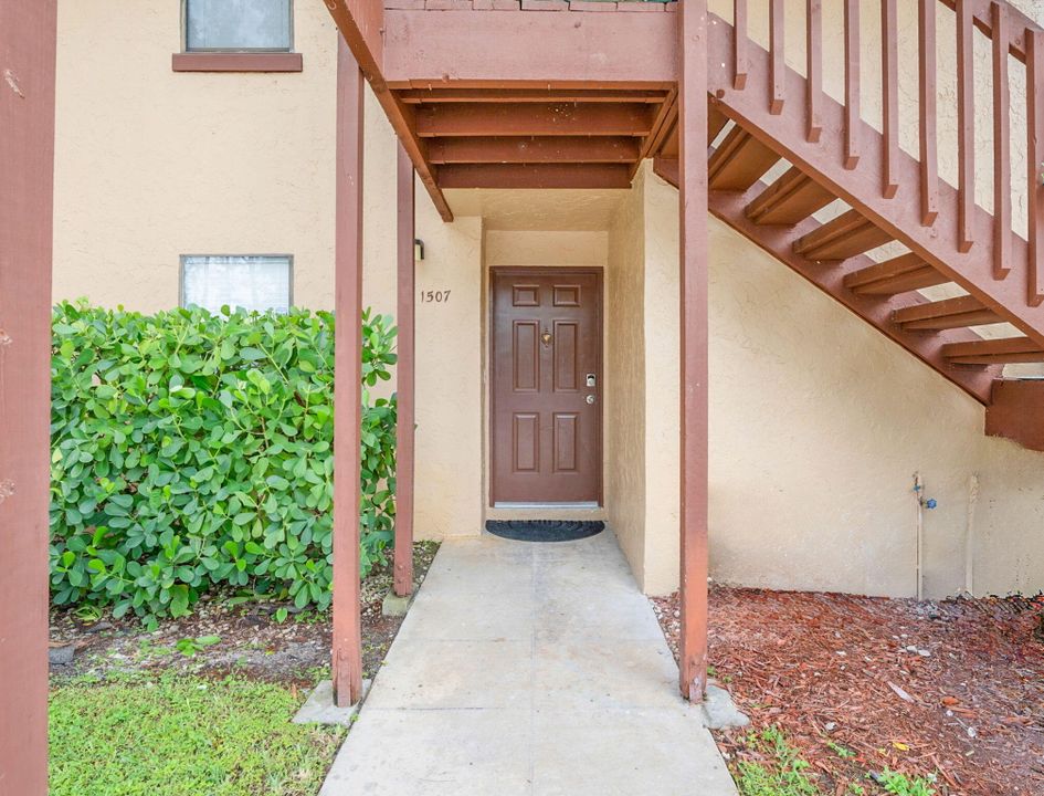 Active With Contract: $2,200 (2 beds, 2 baths, 1165 Square Feet)