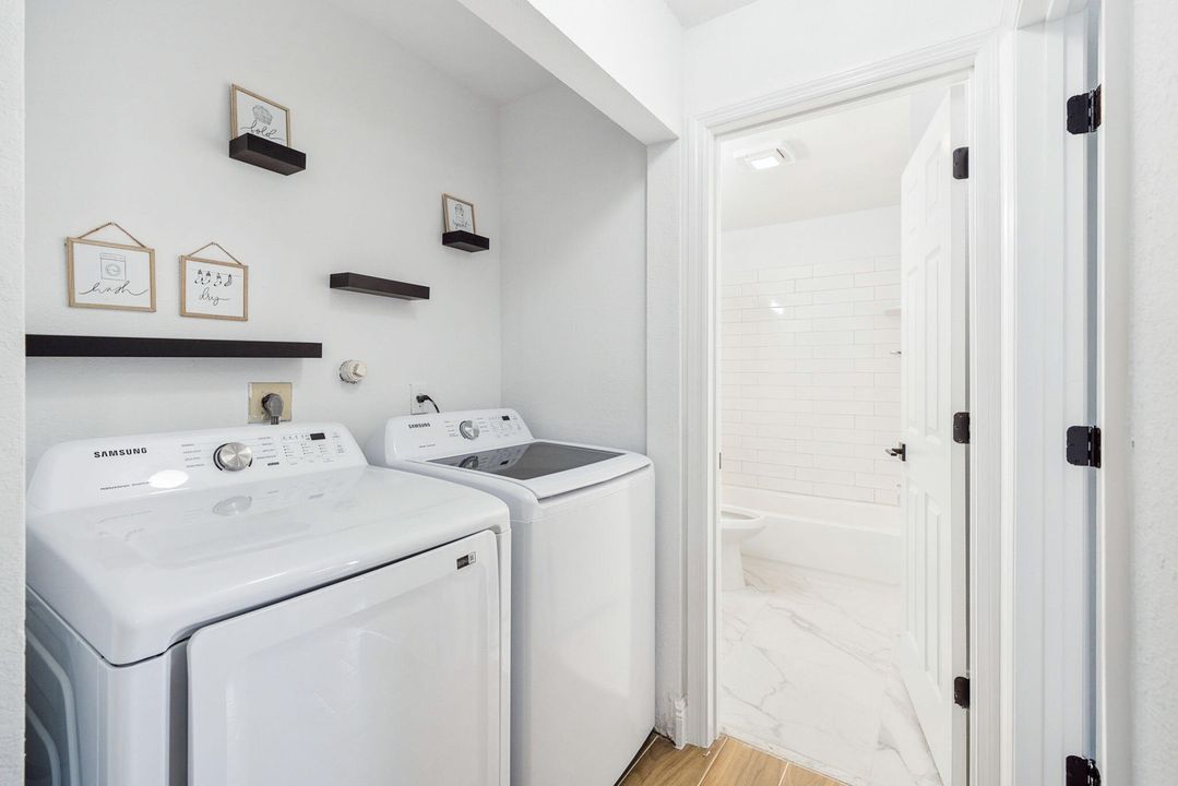 Active With Contract: $2,200 (2 beds, 2 baths, 1165 Square Feet)