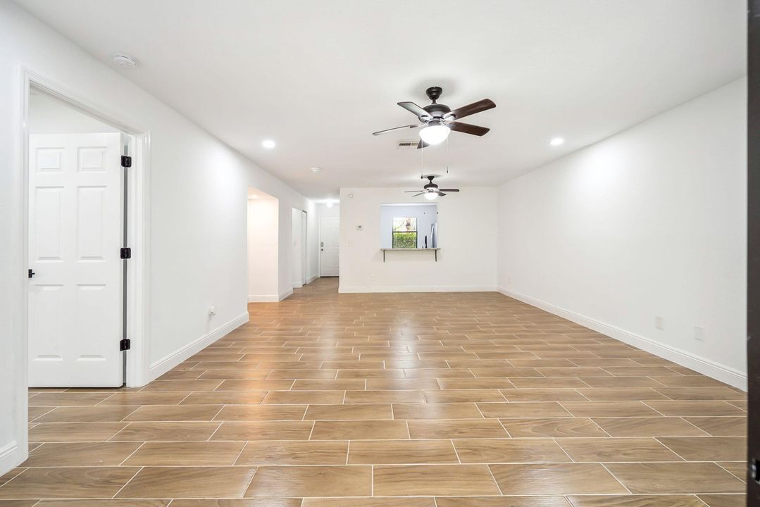 Active With Contract: $2,200 (2 beds, 2 baths, 1165 Square Feet)