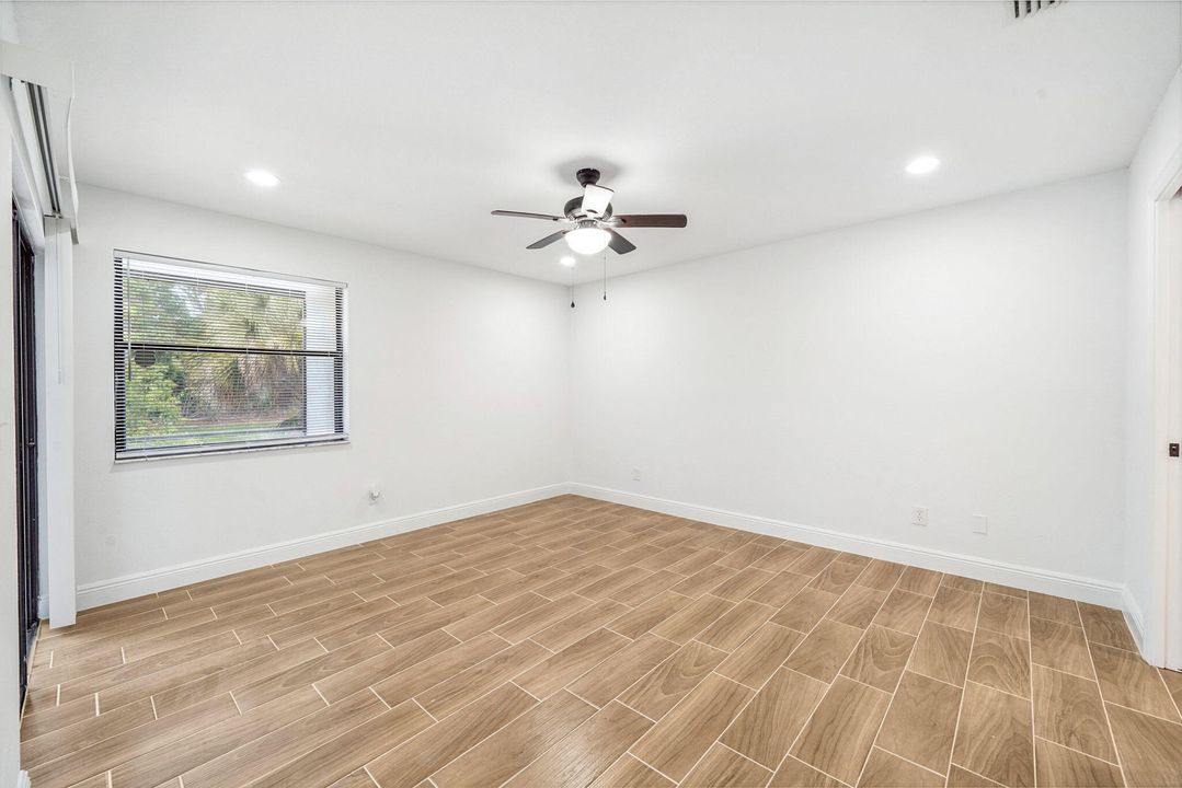 Active With Contract: $2,200 (2 beds, 2 baths, 1165 Square Feet)