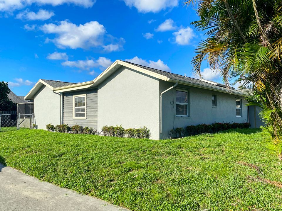 Active With Contract: $430,500 (4 beds, 3 baths, 1612 Square Feet)