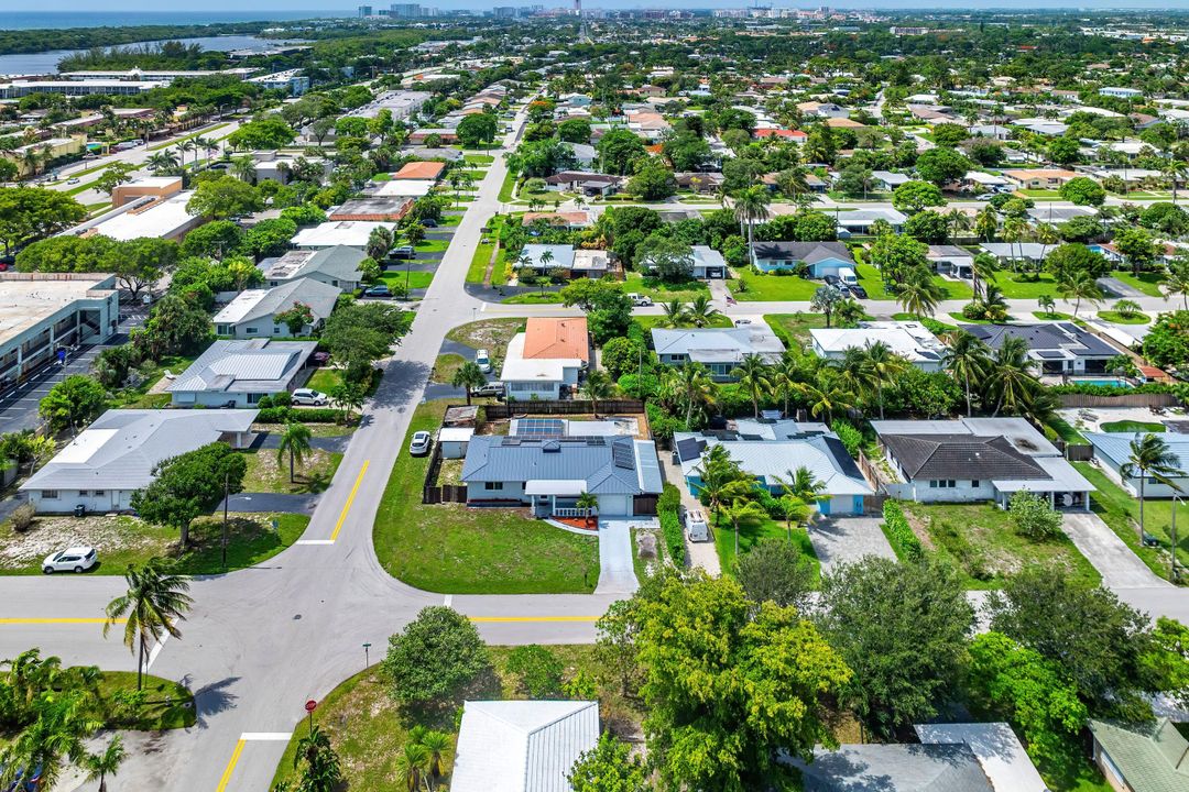 Active With Contract: $649,900 (2 beds, 2 baths, 1585 Square Feet)