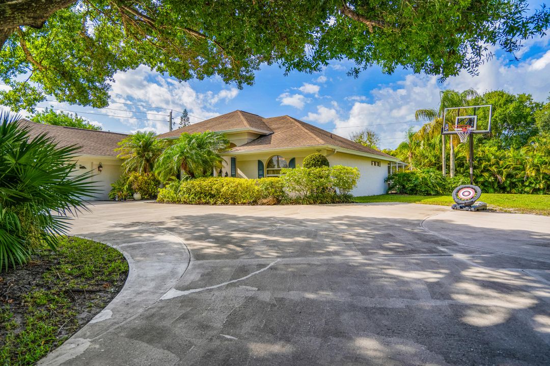 For Sale: $725,000 (4 beds, 2 baths, 2420 Square Feet)