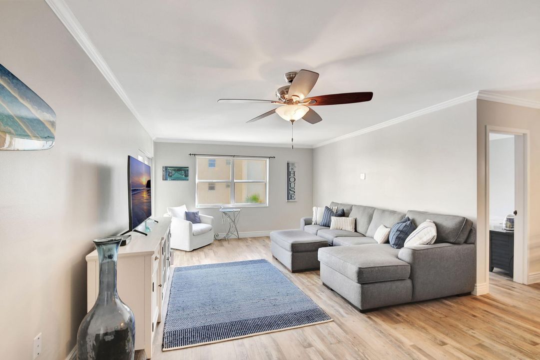 For Sale: $470,000 (2 beds, 2 baths, 1174 Square Feet)