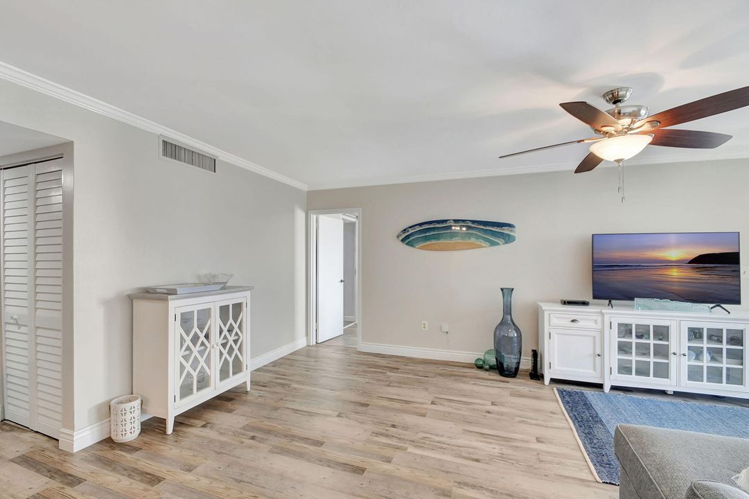 For Sale: $470,000 (2 beds, 2 baths, 1174 Square Feet)