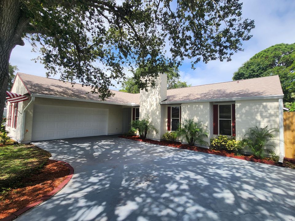 For Sale: $368,800 (3 beds, 2 baths, 1556 Square Feet)