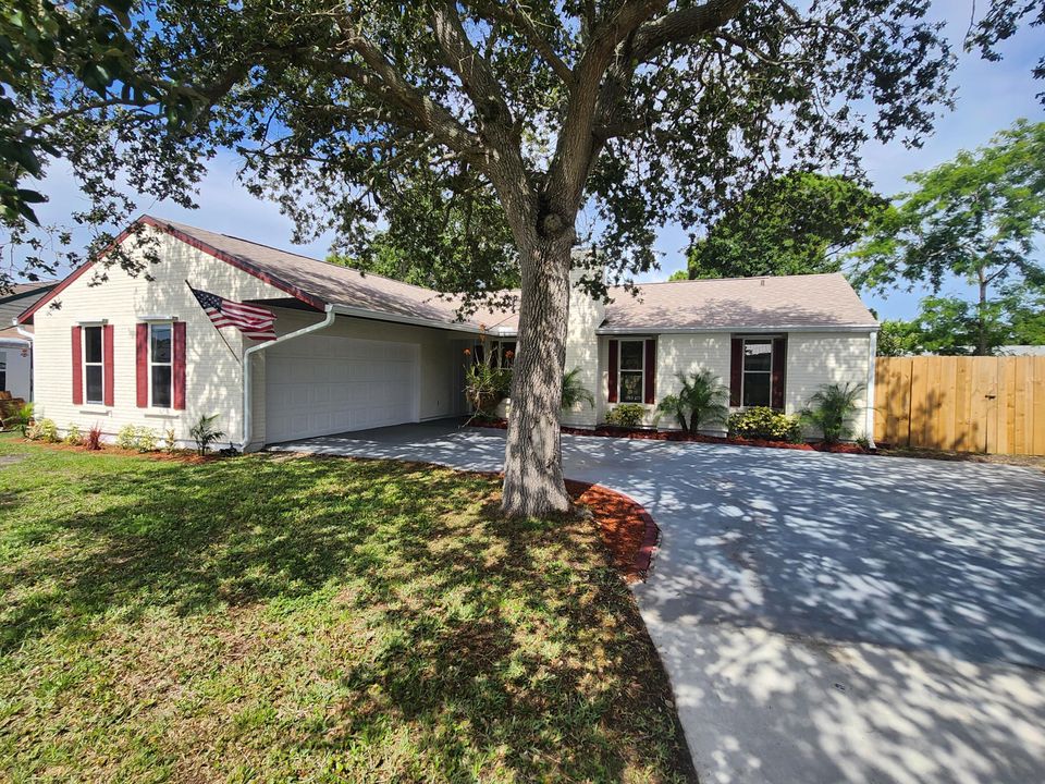 For Sale: $368,800 (3 beds, 2 baths, 1556 Square Feet)