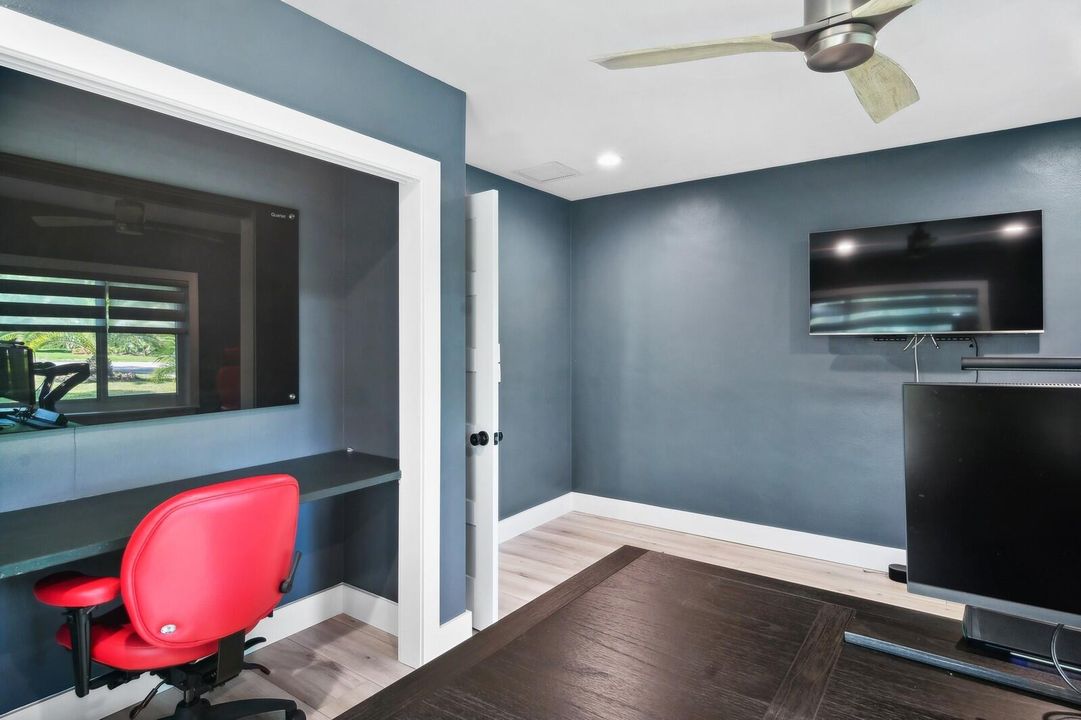 For Sale: $899,000 (3 beds, 2 baths, 1797 Square Feet)