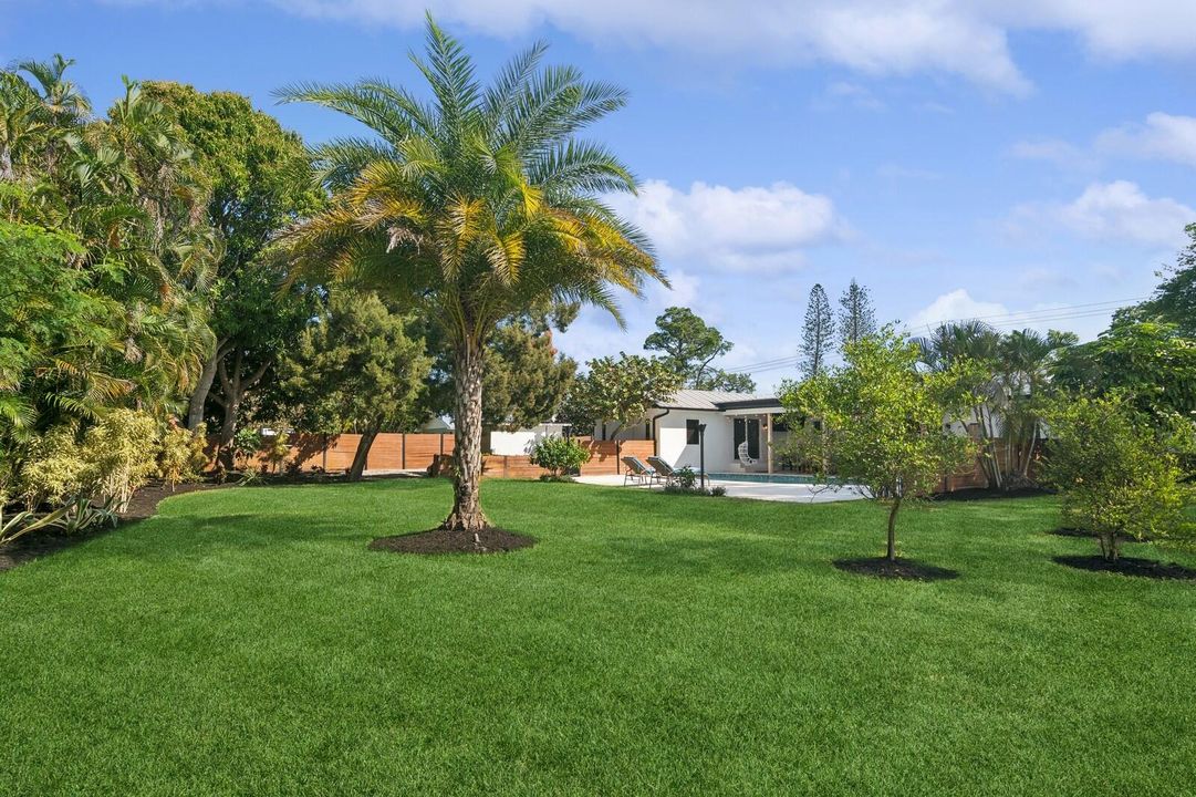 For Sale: $899,000 (3 beds, 2 baths, 1797 Square Feet)