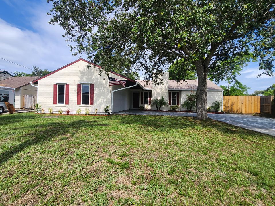 For Sale: $368,800 (3 beds, 2 baths, 1556 Square Feet)