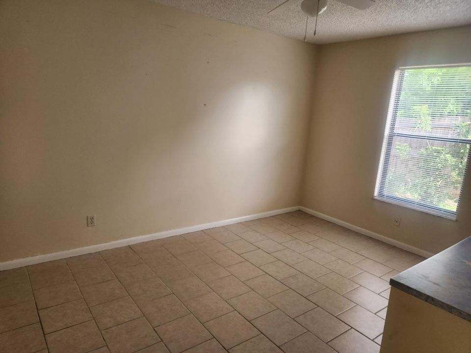 For Sale: $368,800 (3 beds, 2 baths, 1556 Square Feet)