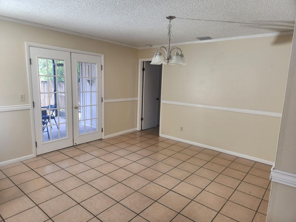 For Sale: $368,800 (3 beds, 2 baths, 1556 Square Feet)