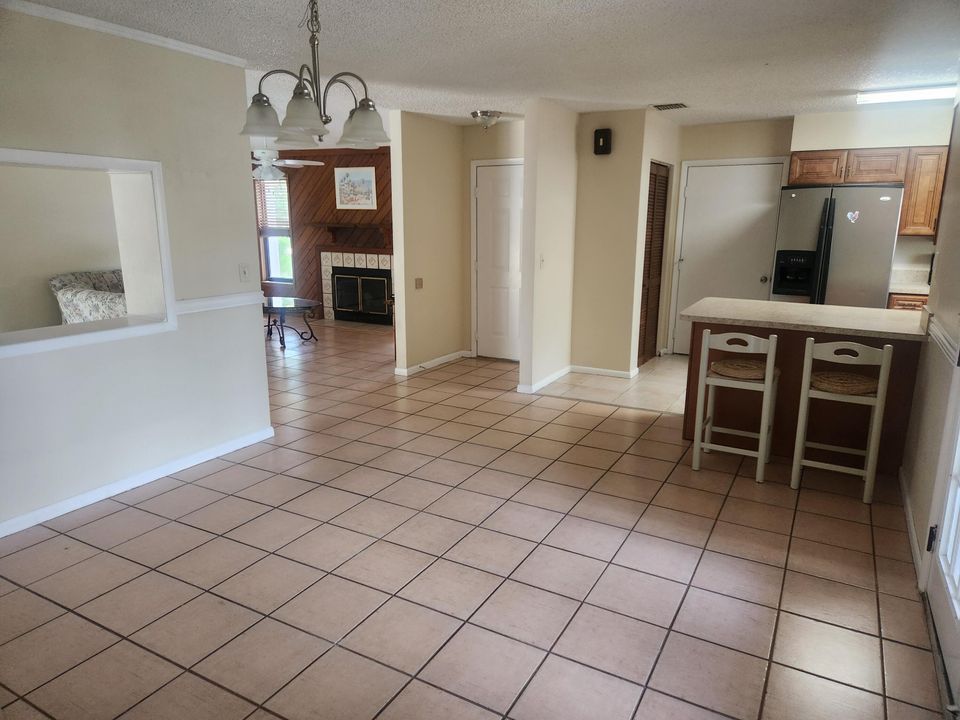 For Sale: $368,800 (3 beds, 2 baths, 1556 Square Feet)