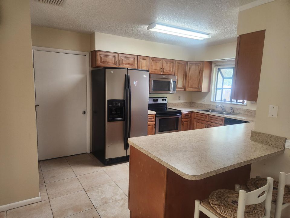 For Sale: $368,800 (3 beds, 2 baths, 1556 Square Feet)