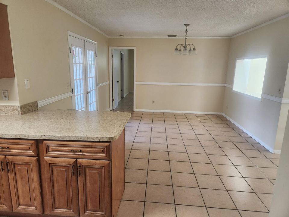 For Sale: $368,800 (3 beds, 2 baths, 1556 Square Feet)