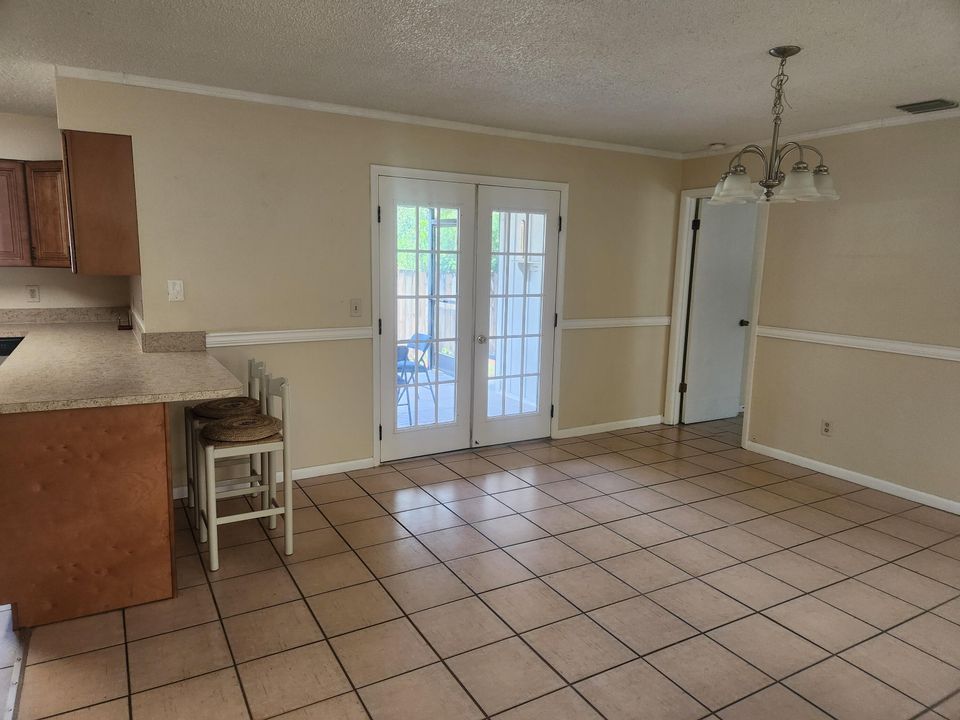 For Sale: $368,800 (3 beds, 2 baths, 1556 Square Feet)