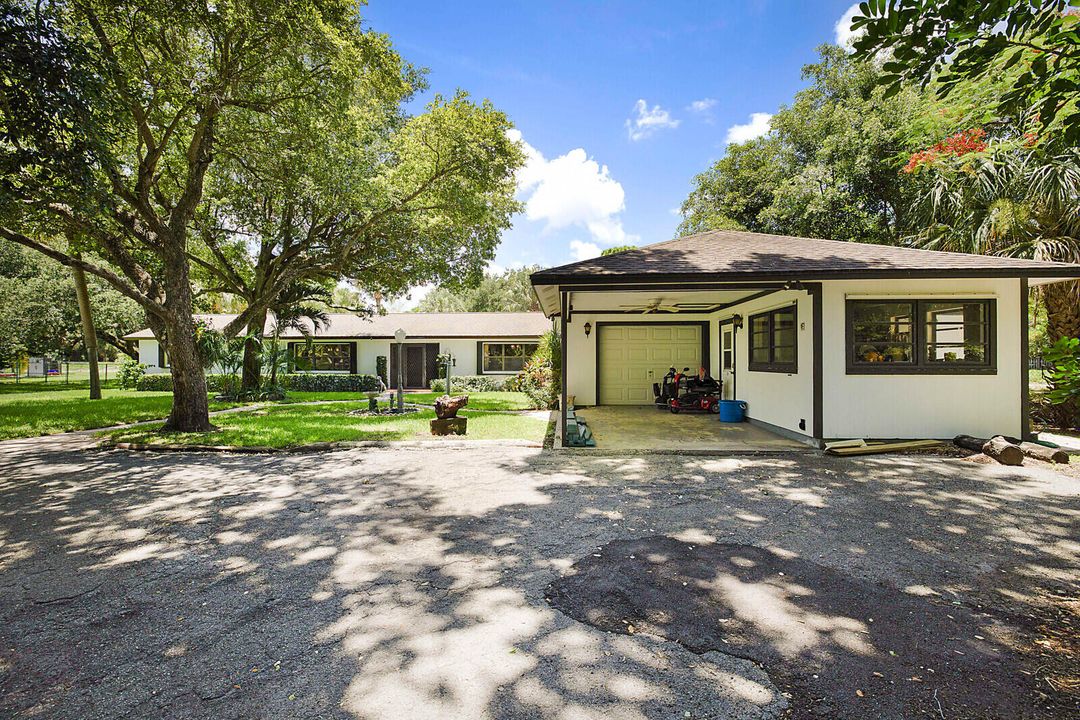 For Sale: $1,990,000 (3 beds, 2 baths, 1824 Square Feet)