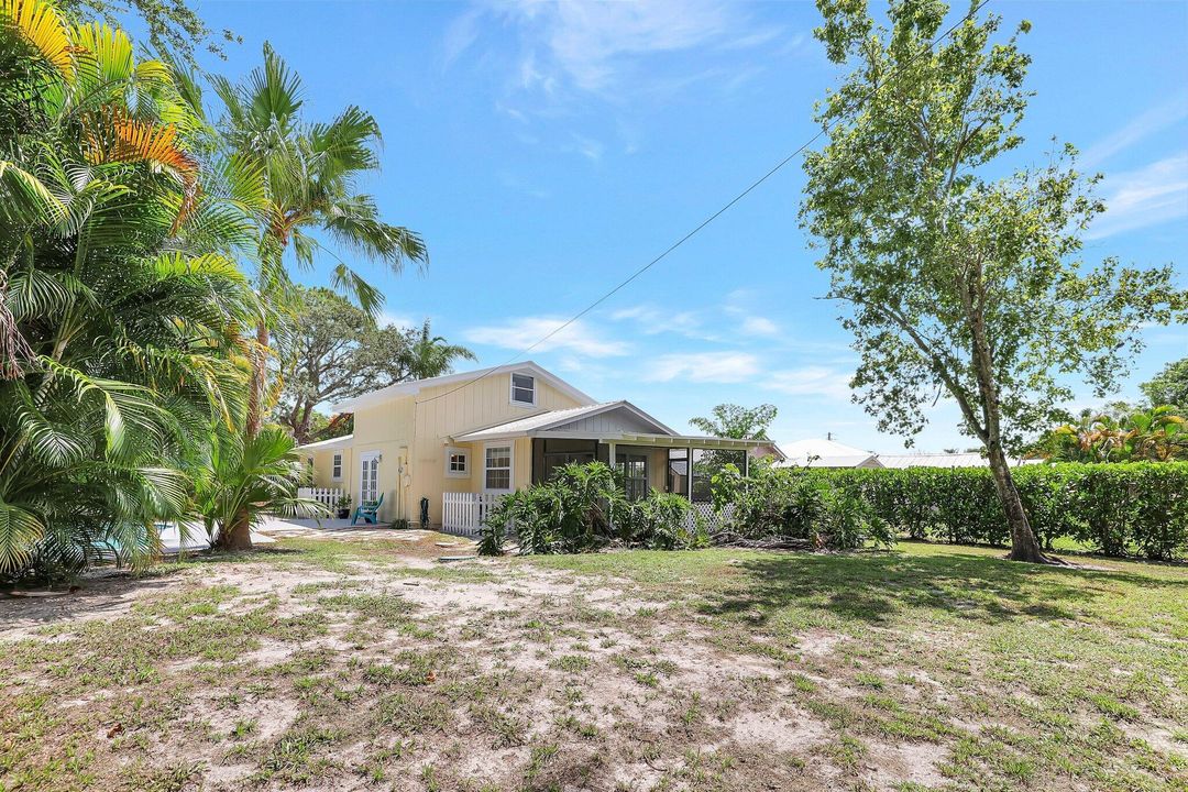 Active With Contract: $450,000 (3 beds, 1 baths, 1332 Square Feet)