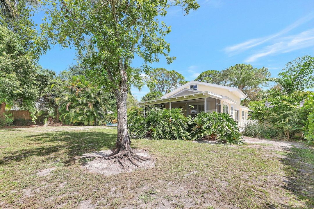 Active With Contract: $450,000 (3 beds, 1 baths, 1332 Square Feet)