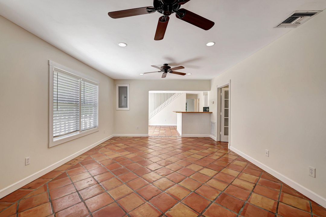 Active With Contract: $450,000 (3 beds, 1 baths, 1332 Square Feet)