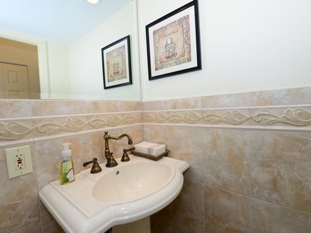 For Sale: $359,900 (1 beds, 1 baths, 1008 Square Feet)