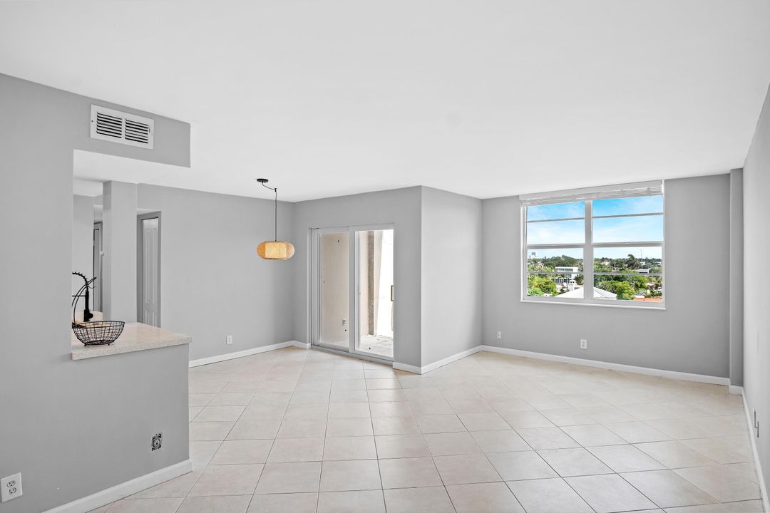 For Sale: $399,000 (2 beds, 2 baths, 1020 Square Feet)