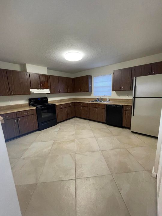 For Rent: $2,500 (3 beds, 2 baths, 1336 Square Feet)