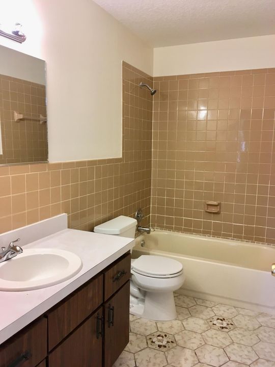 For Rent: $2,500 (3 beds, 2 baths, 1336 Square Feet)