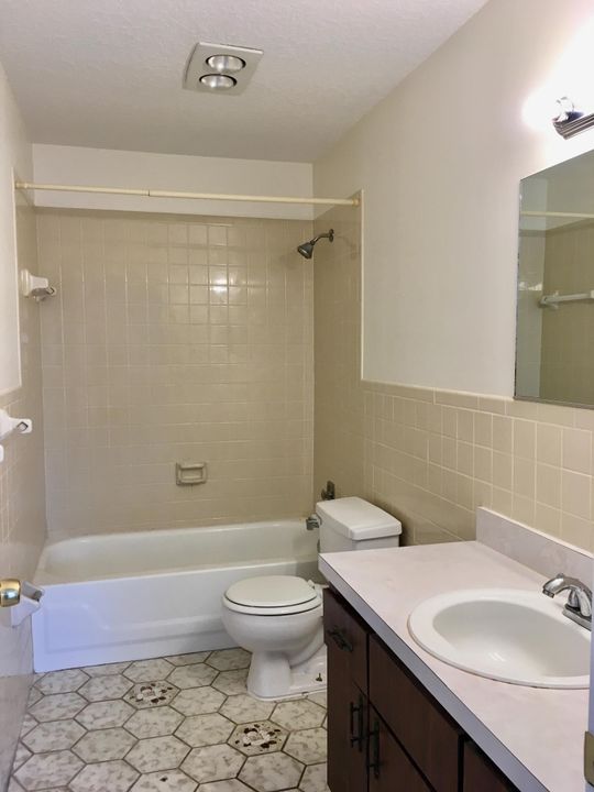 For Rent: $2,500 (3 beds, 2 baths, 1336 Square Feet)