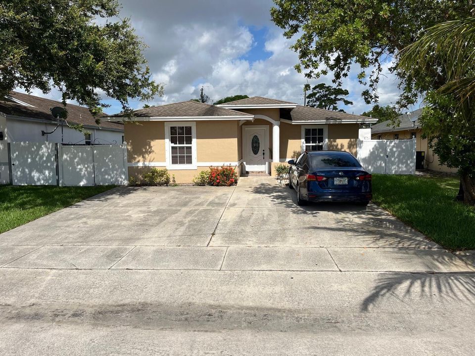 For Sale: $560,000 (3 beds, 2 baths, 1485 Square Feet)