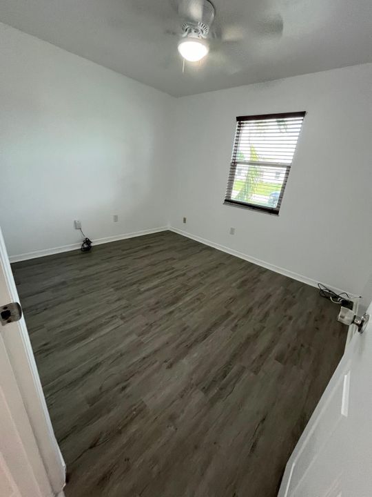 Active With Contract: $2,350 (3 beds, 2 baths, 1000 Square Feet)