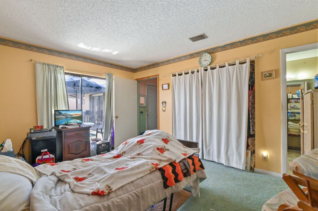 For Sale: $299,900 (2 beds, 2 baths, 1002 Square Feet)