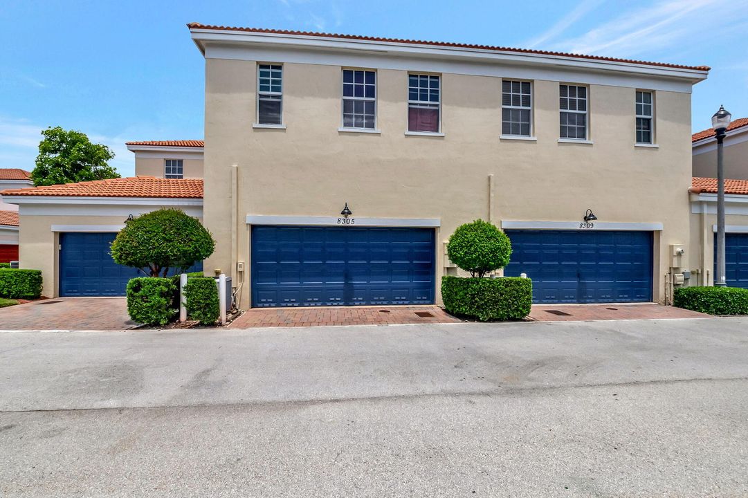 For Sale: $670,000 (2 beds, 3 baths, 2164 Square Feet)