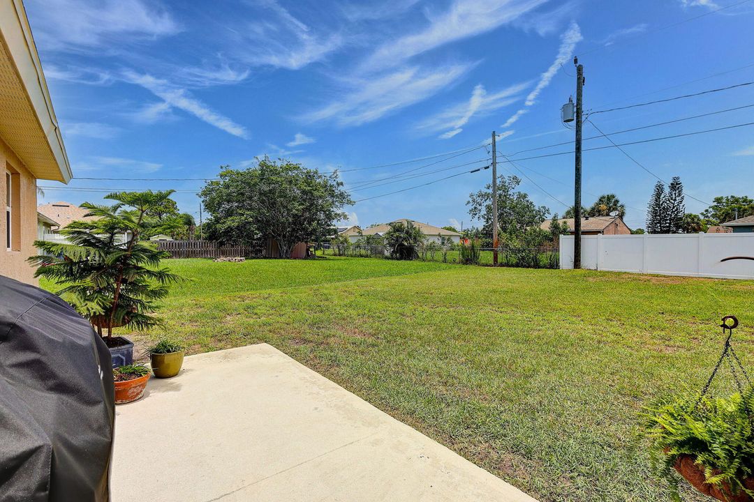 For Sale: $385,000 (3 beds, 2 baths, 1663 Square Feet)