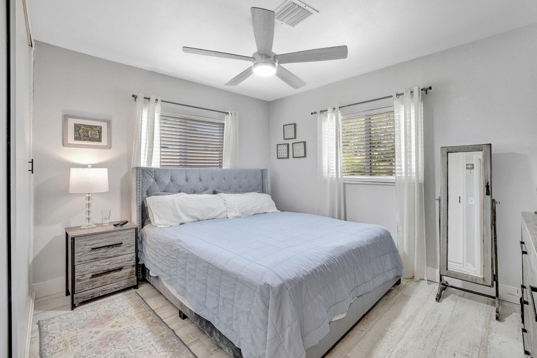 Active With Contract: $409,900 (3 beds, 2 baths, 1039 Square Feet)