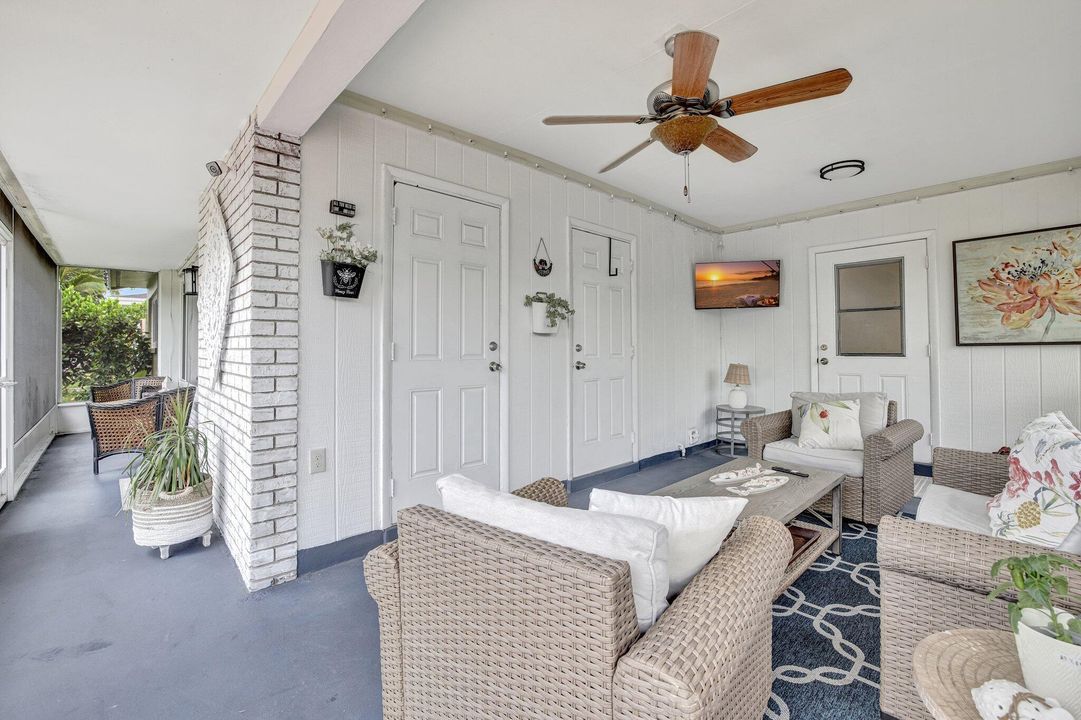 Active With Contract: $409,900 (3 beds, 2 baths, 1039 Square Feet)