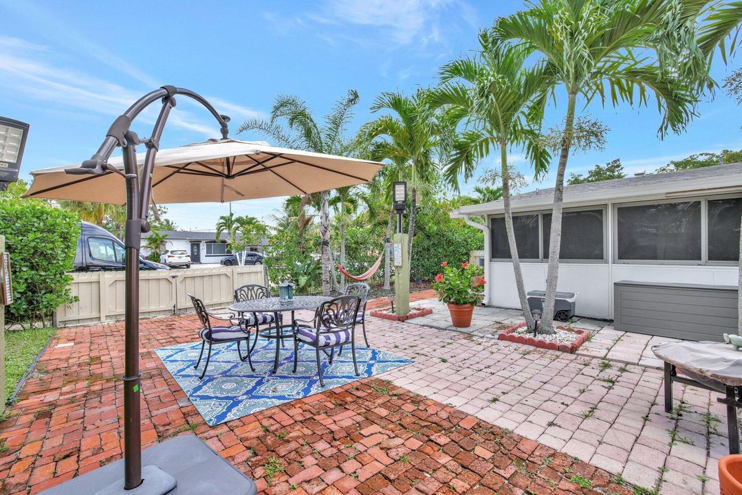 Active With Contract: $409,900 (3 beds, 2 baths, 1039 Square Feet)