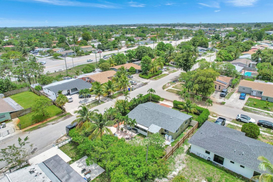 Active With Contract: $409,900 (3 beds, 2 baths, 1039 Square Feet)