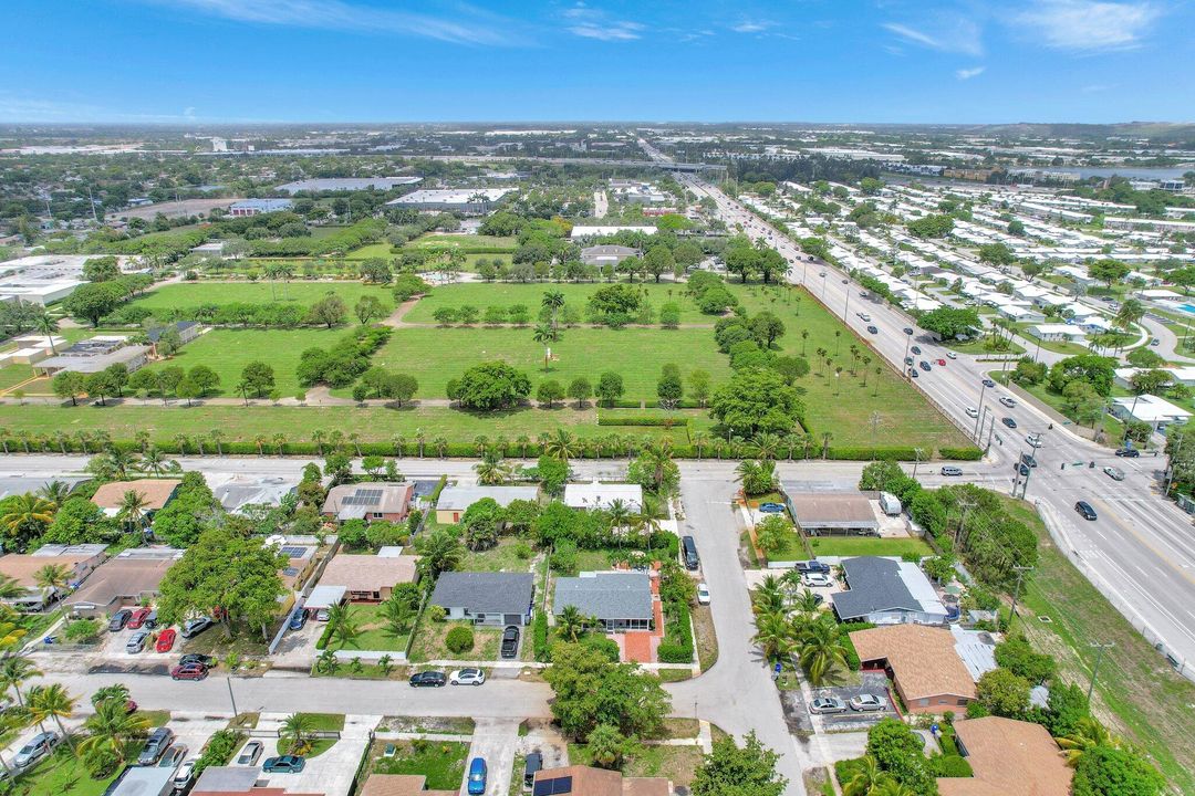 Active With Contract: $409,900 (3 beds, 2 baths, 1039 Square Feet)