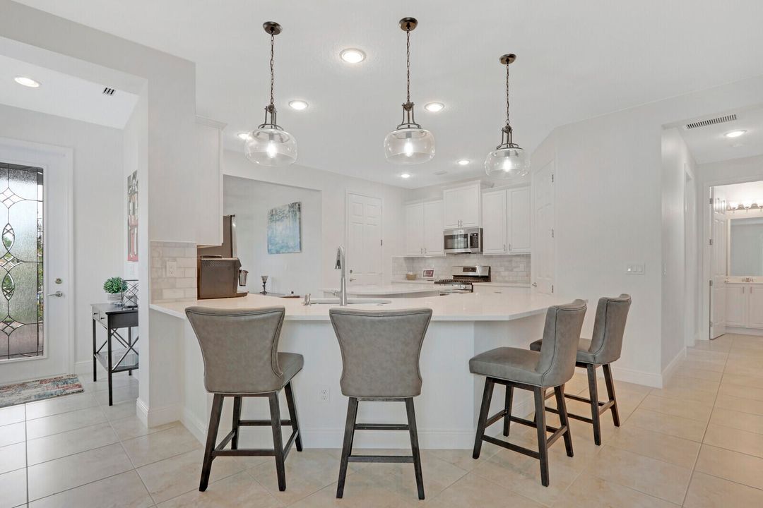 For Sale: $449,900 (2 beds, 2 baths, 1747 Square Feet)