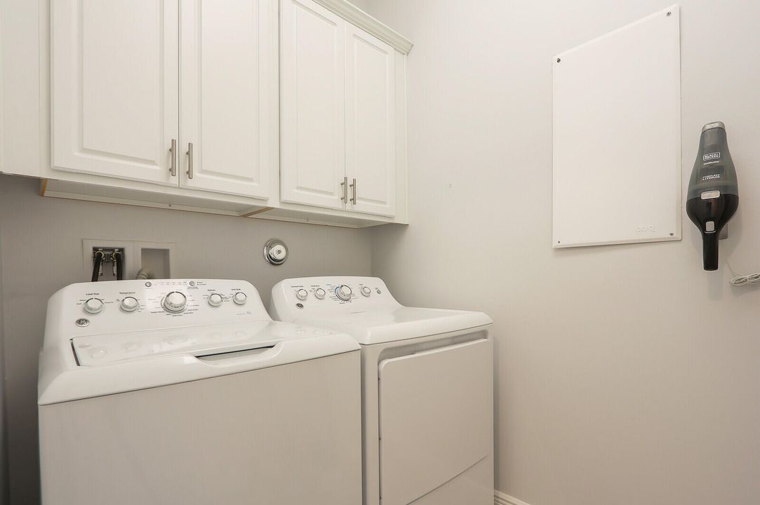 For Sale: $449,900 (2 beds, 2 baths, 1747 Square Feet)