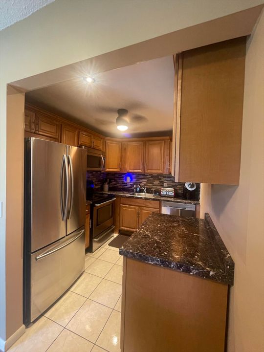 For Sale: $164,999 (2 beds, 1 baths, 798 Square Feet)