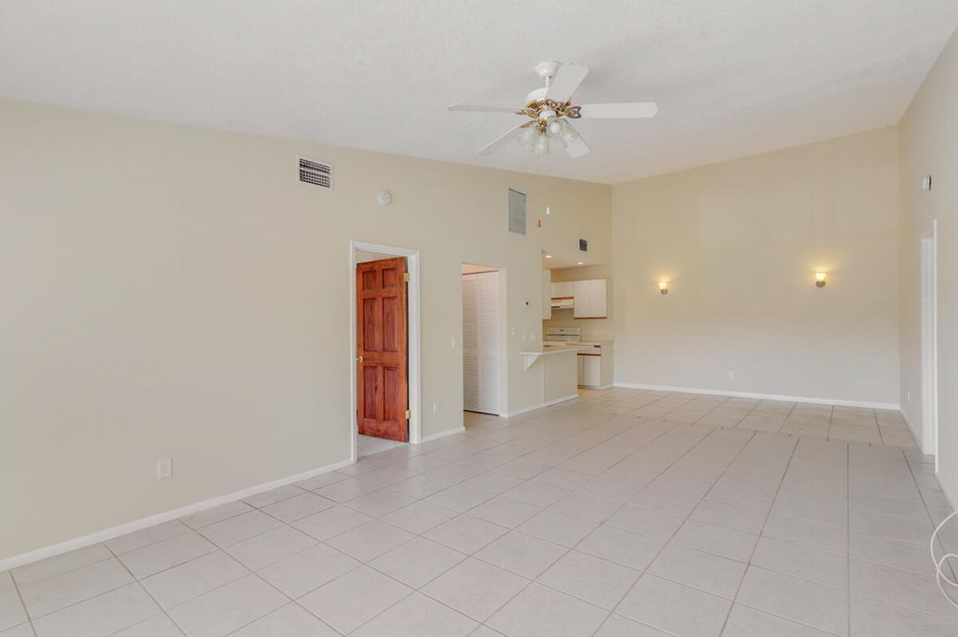 For Sale: $219,900 (2 beds, 2 baths, 1117 Square Feet)