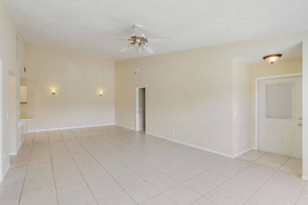 For Sale: $219,900 (2 beds, 2 baths, 1117 Square Feet)